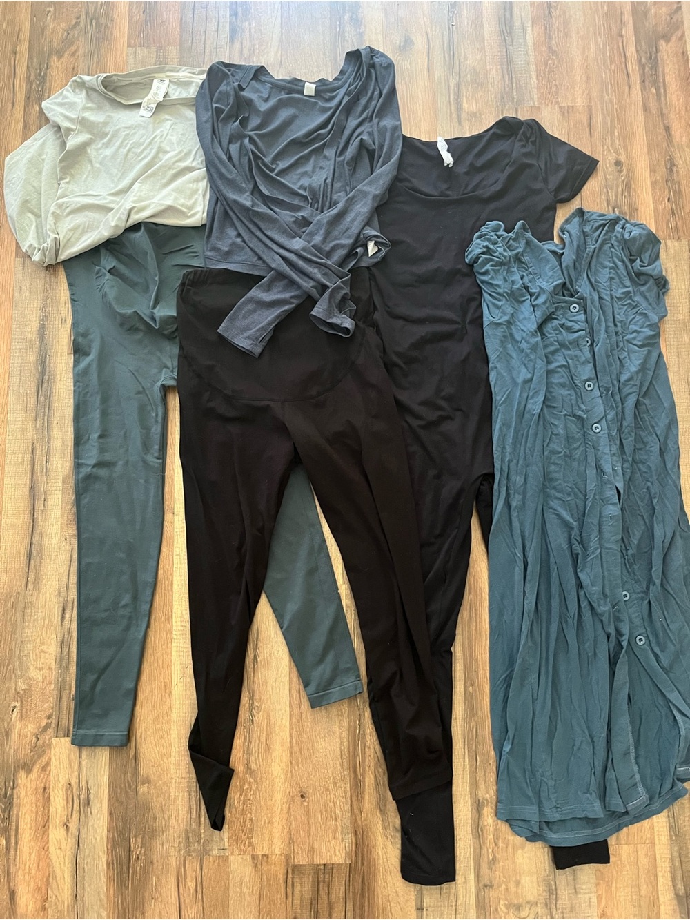 Maternity clothing LOT